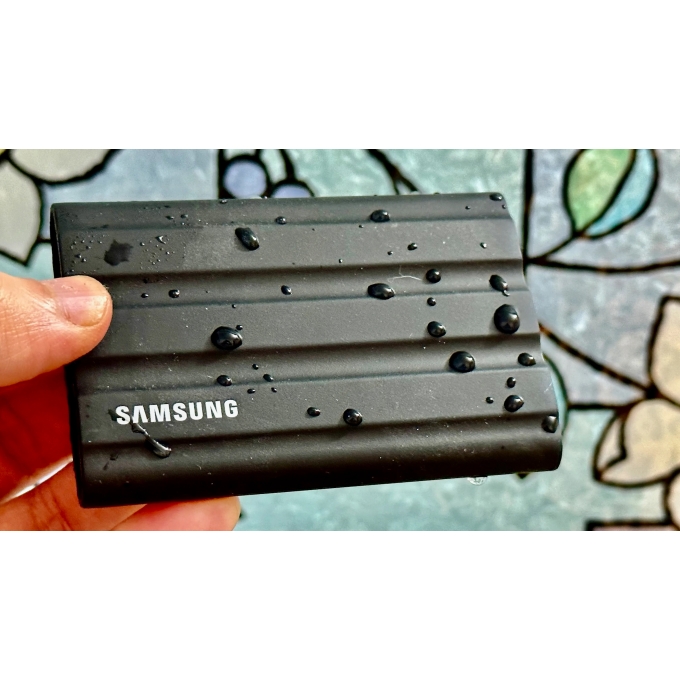 Disco Duro Externo Solido Samsung SSD T7 2Tb Shield USB 3.2 Gen 2 (10Gbps), Portatil, Negro / Samsung