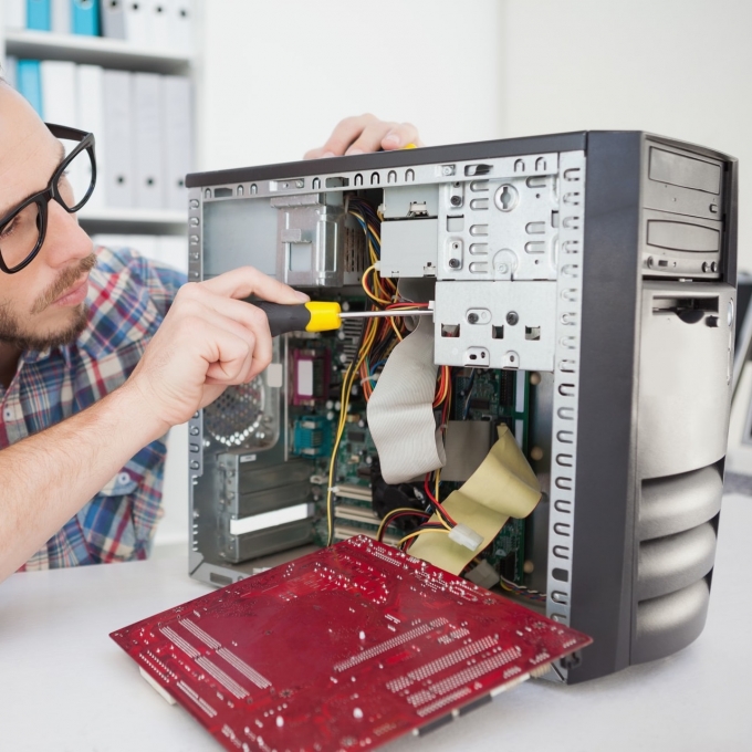 Servicio Tecnico de Mantenimiento de Computadoras y CPUs: limpieza, cambio de paste termica, repotenciacion, reinstalacion de software. CPUs Basicos, de Oficina y Gamer / CompuMarket